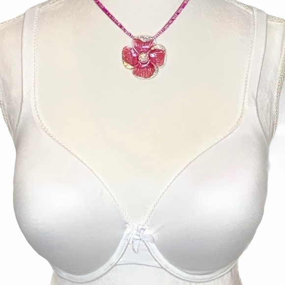 Victoria's Secret Other - VICTORIA'S SECRET Body by Victoria white bra 36DD